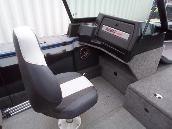 Slide: The Image of 2022 Alumacraft Edge 175 Sport boat interior with captain's chair and dashboard. - 9