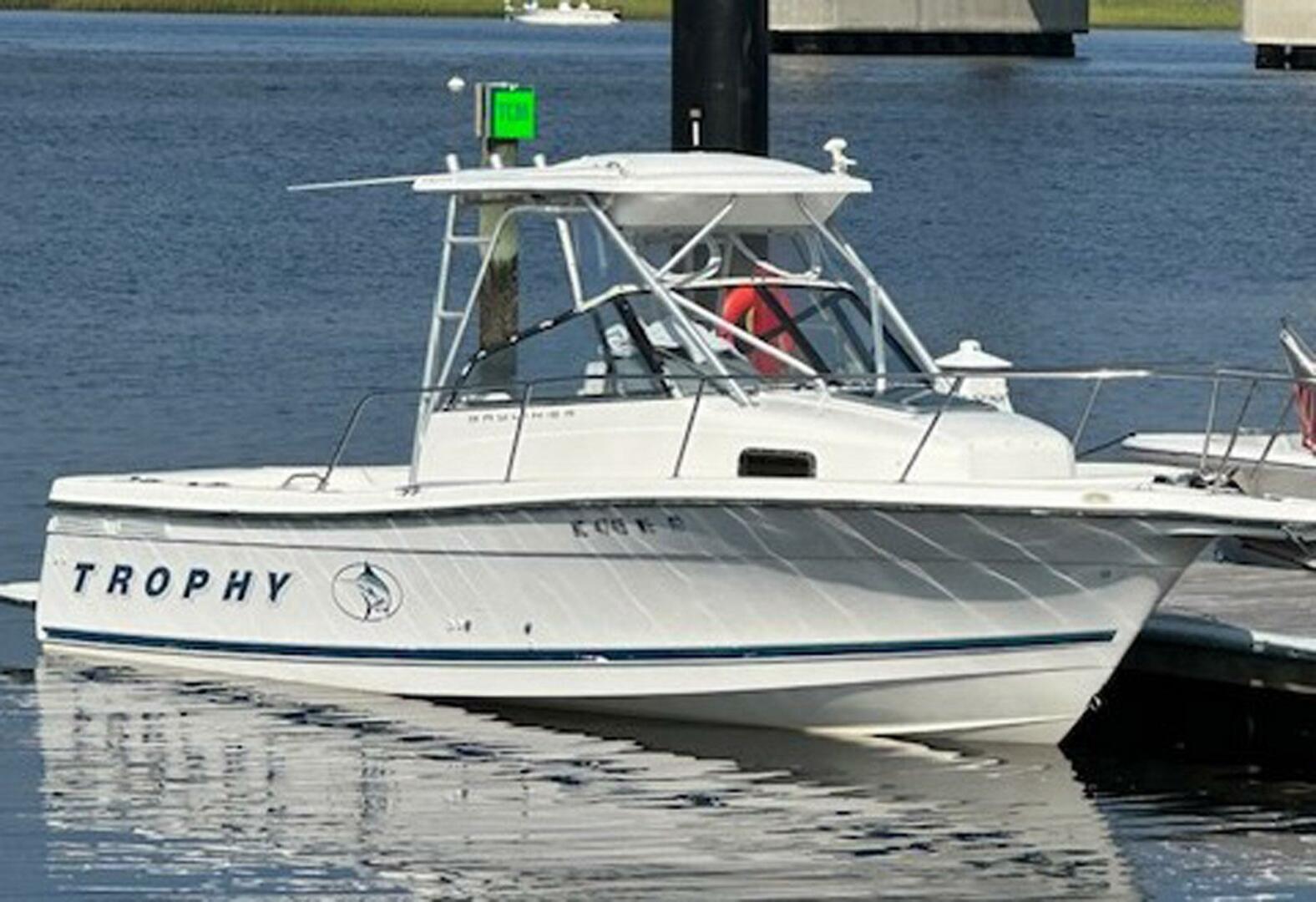 Slide: The Image of Bayliner Trophy 2352 Walkaround 1998 - 4772897