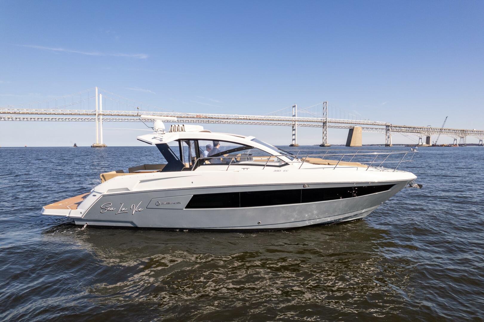 Slide: The Image of Cruisers Yachts 390 Express Coupe 2017 - 4792243
