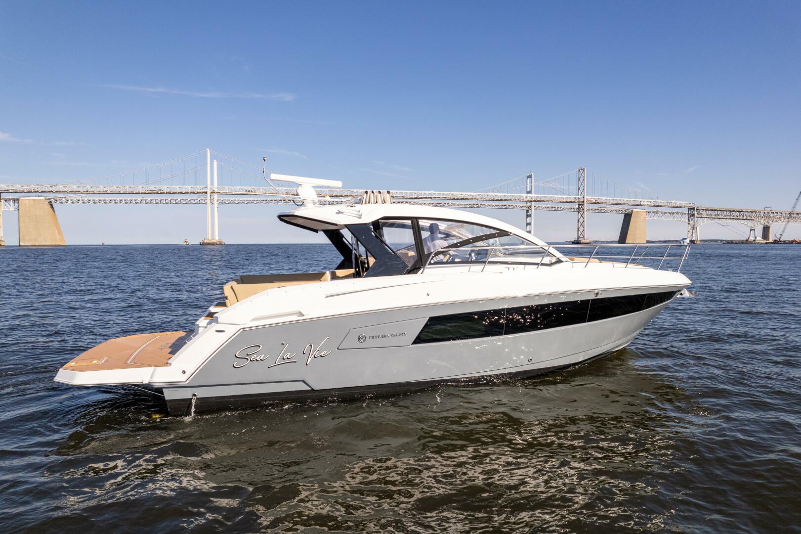 Slide: The Image of Cruisers Yachts 390 Express Coupe 2017 - 4792244