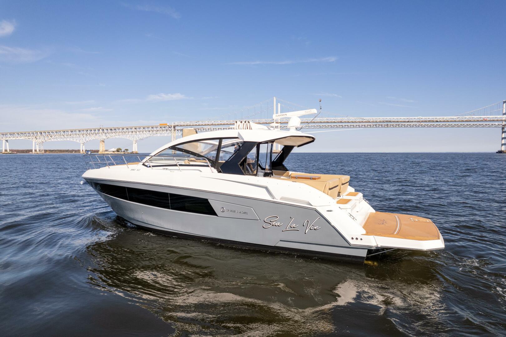 Slide: The Image of Cruisers Yachts 390 Express Coupe 2017 - 4792248