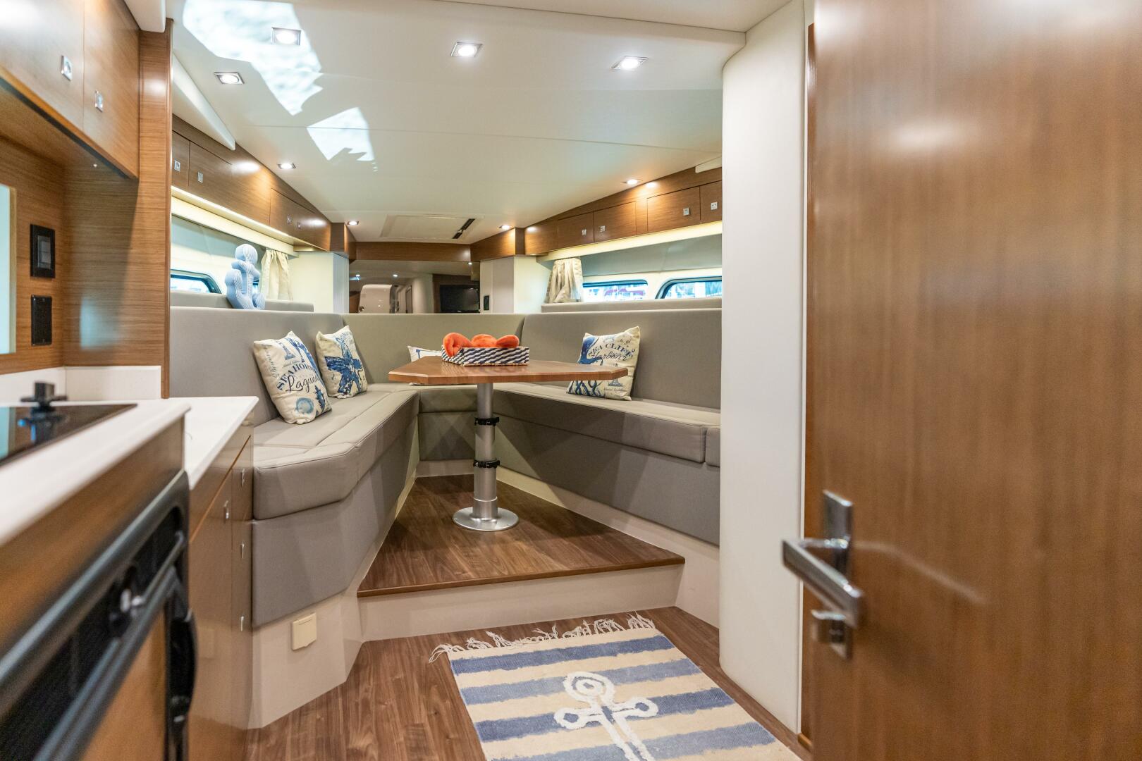 Slide: The Image of Cruisers Yachts 390 Express Coupe 2017 - 4792273