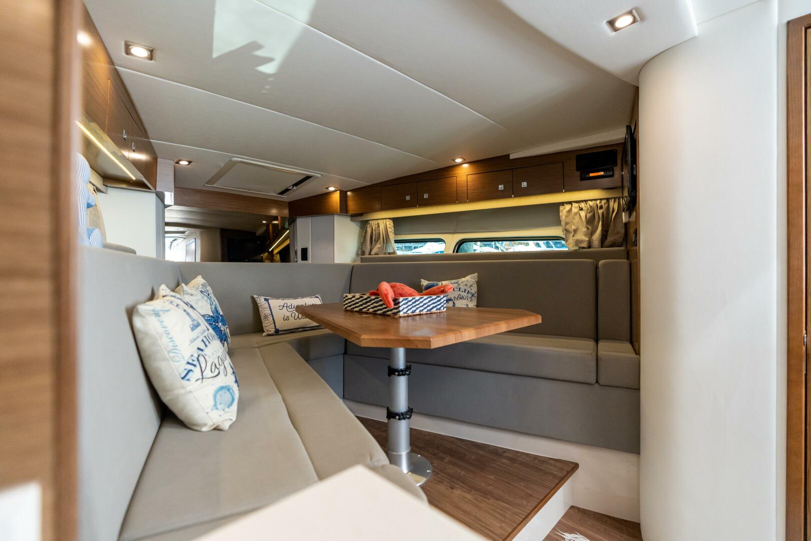 Slide: The Image of Cruisers Yachts 390 Express Coupe 2017 - 4792274
