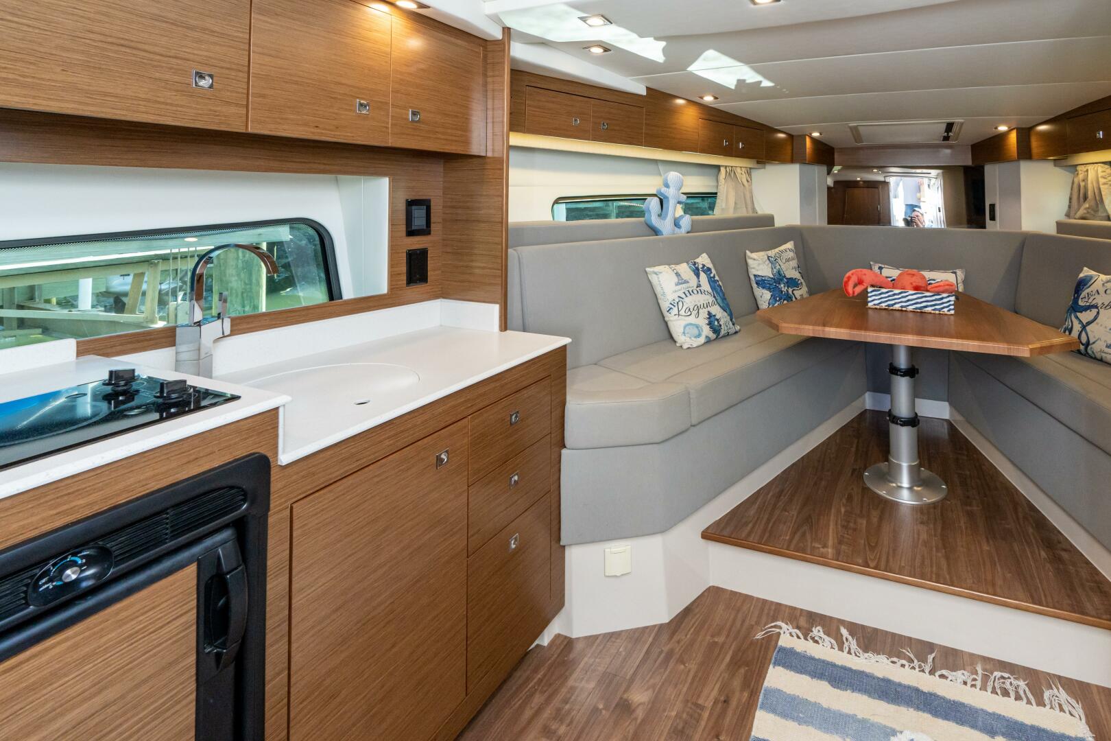 Slide: The Image of Cruisers Yachts 390 Express Coupe 2017 - 4792276