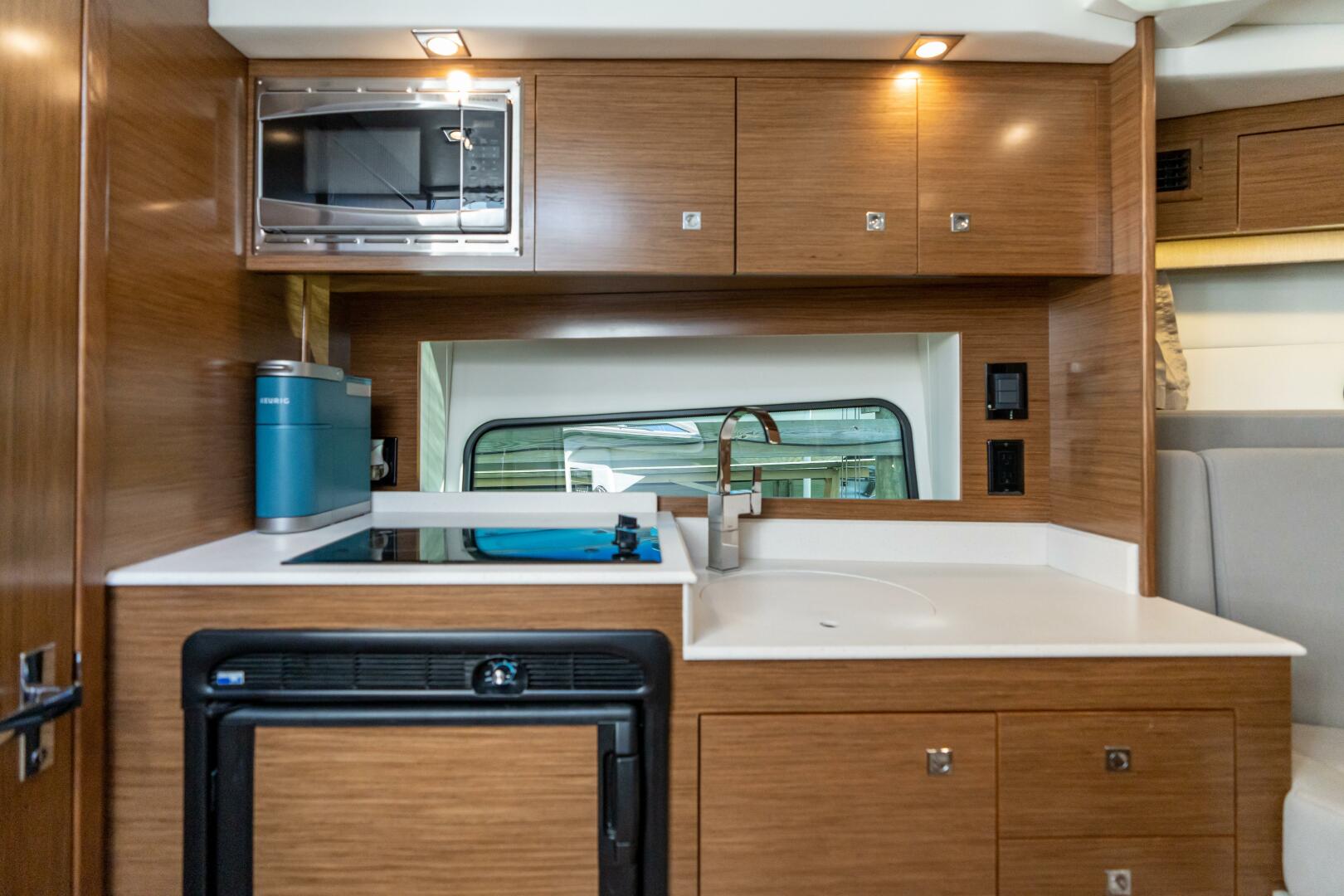 Slide: The Image of Cruisers Yachts 390 Express Coupe 2017 - 4792278