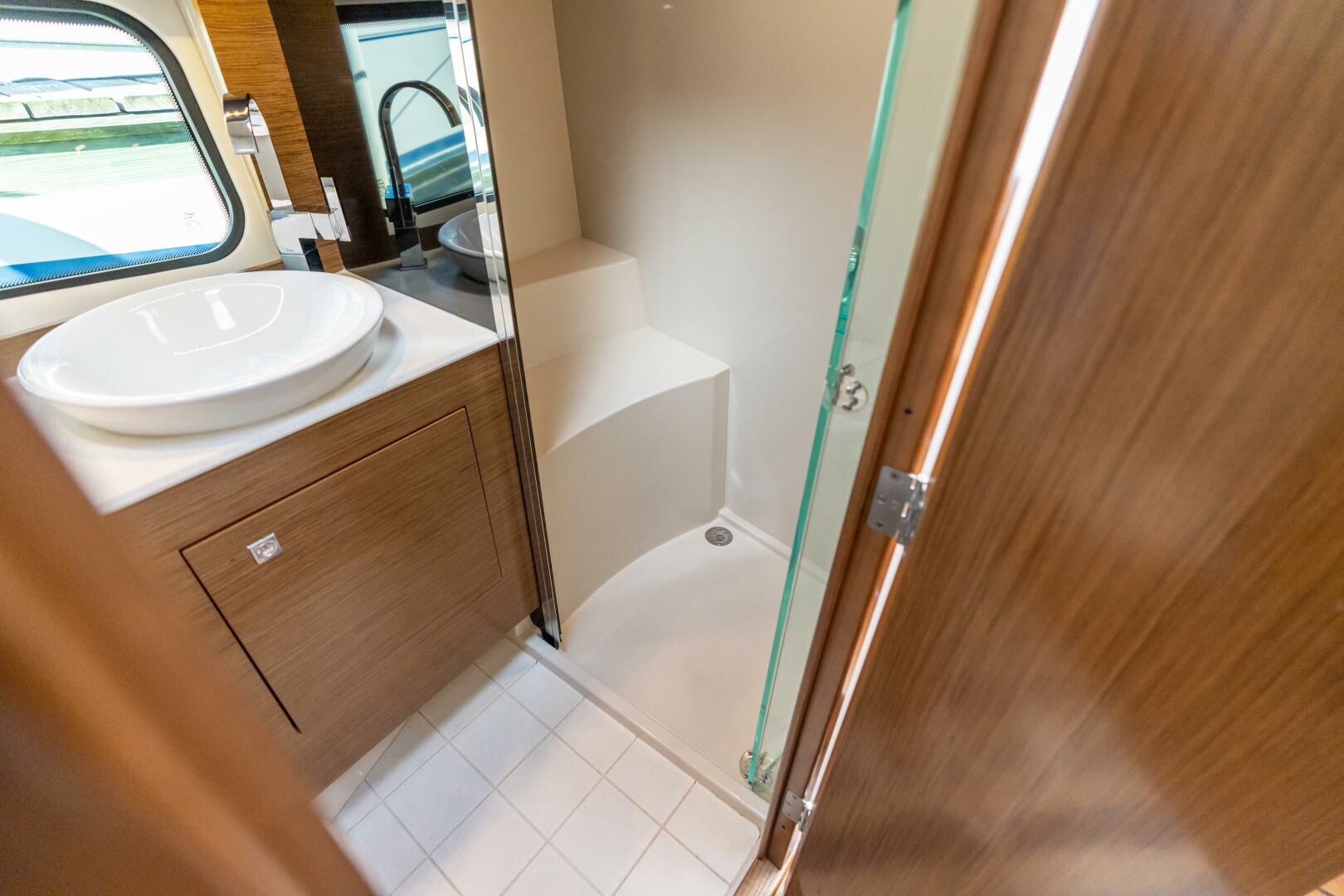 Slide: The Image of Cruisers Yachts 390 Express Coupe 2017 - 4792296