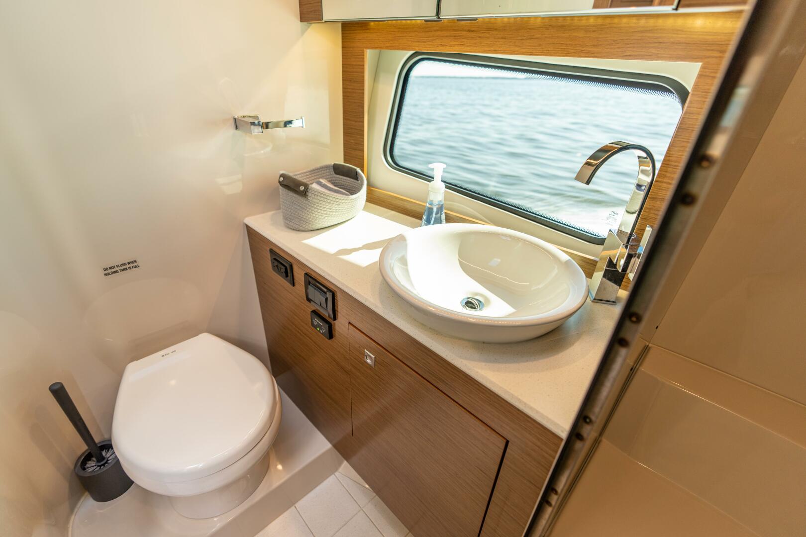 Slide: The Image of Cruisers Yachts 390 Express Coupe 2017 - 4792297