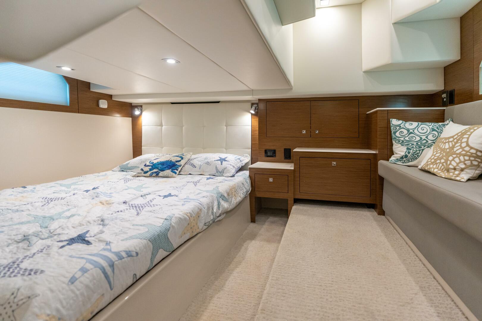 Slide: The Image of Cruisers Yachts 390 Express Coupe 2017 - 4792299