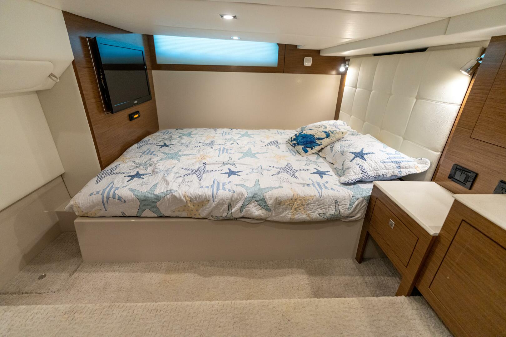 Slide: The Image of Cruisers Yachts 390 Express Coupe 2017 - 4792301