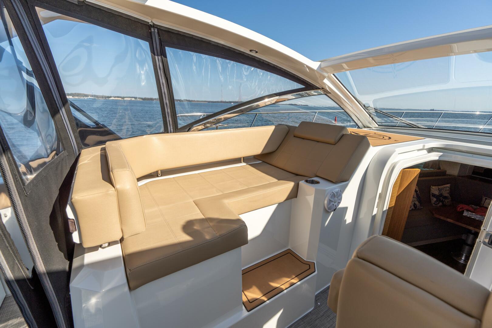 Slide: The Image of Cruisers Yachts 390 Express Coupe 2017 - 4792307