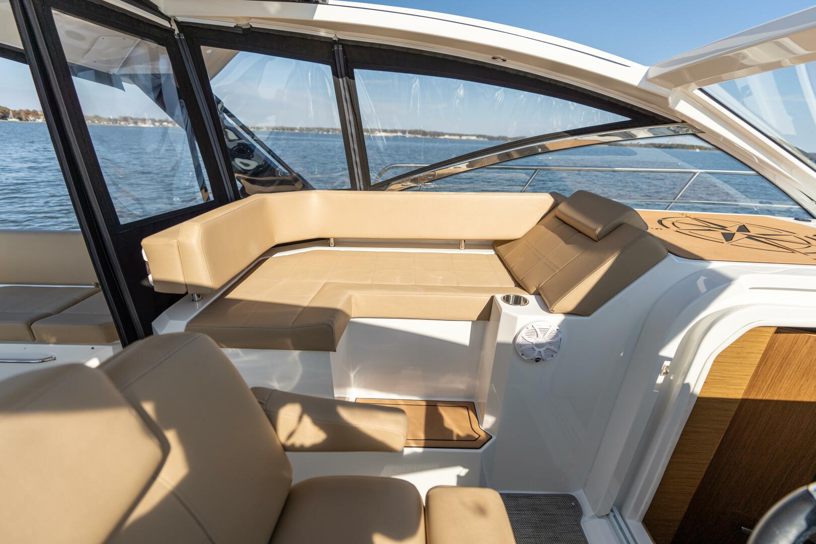 Slide: The Image of Cruisers Yachts 390 Express Coupe 2017 - 4792308