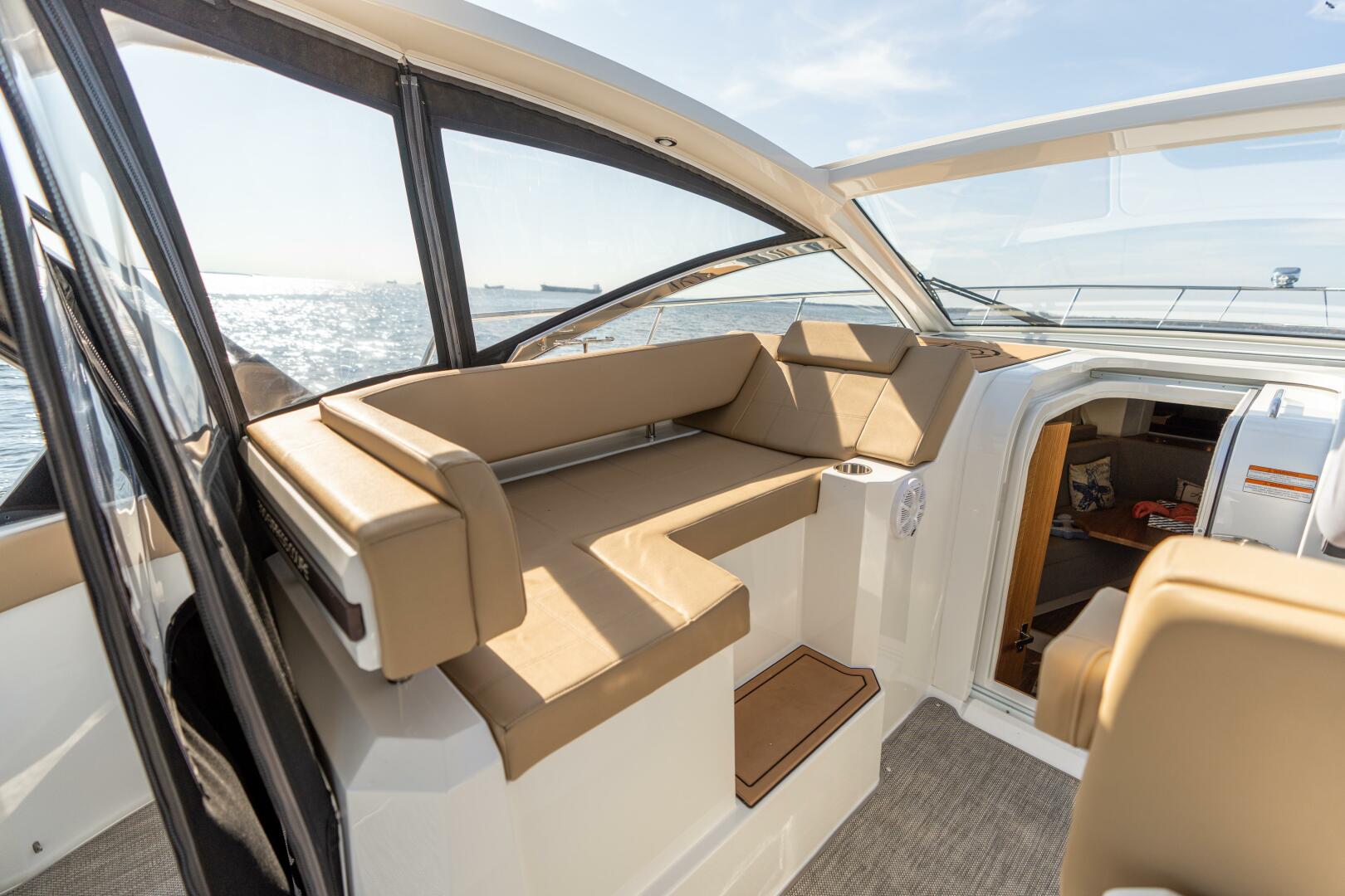 Slide: The Image of Cruisers Yachts 390 Express Coupe 2017 - 4792310
