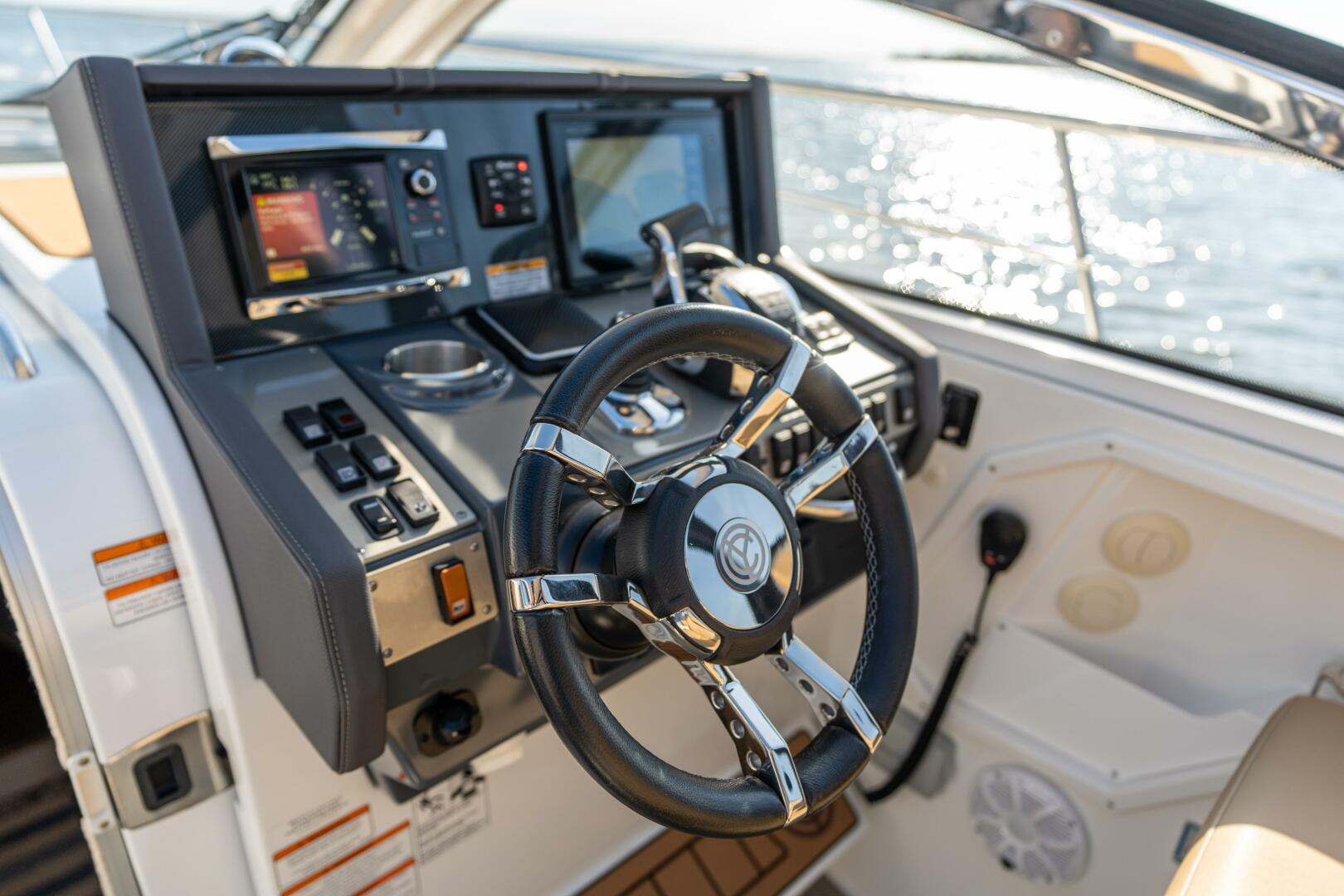 Slide: The Image of Cruisers Yachts 390 Express Coupe 2017 - 4792312