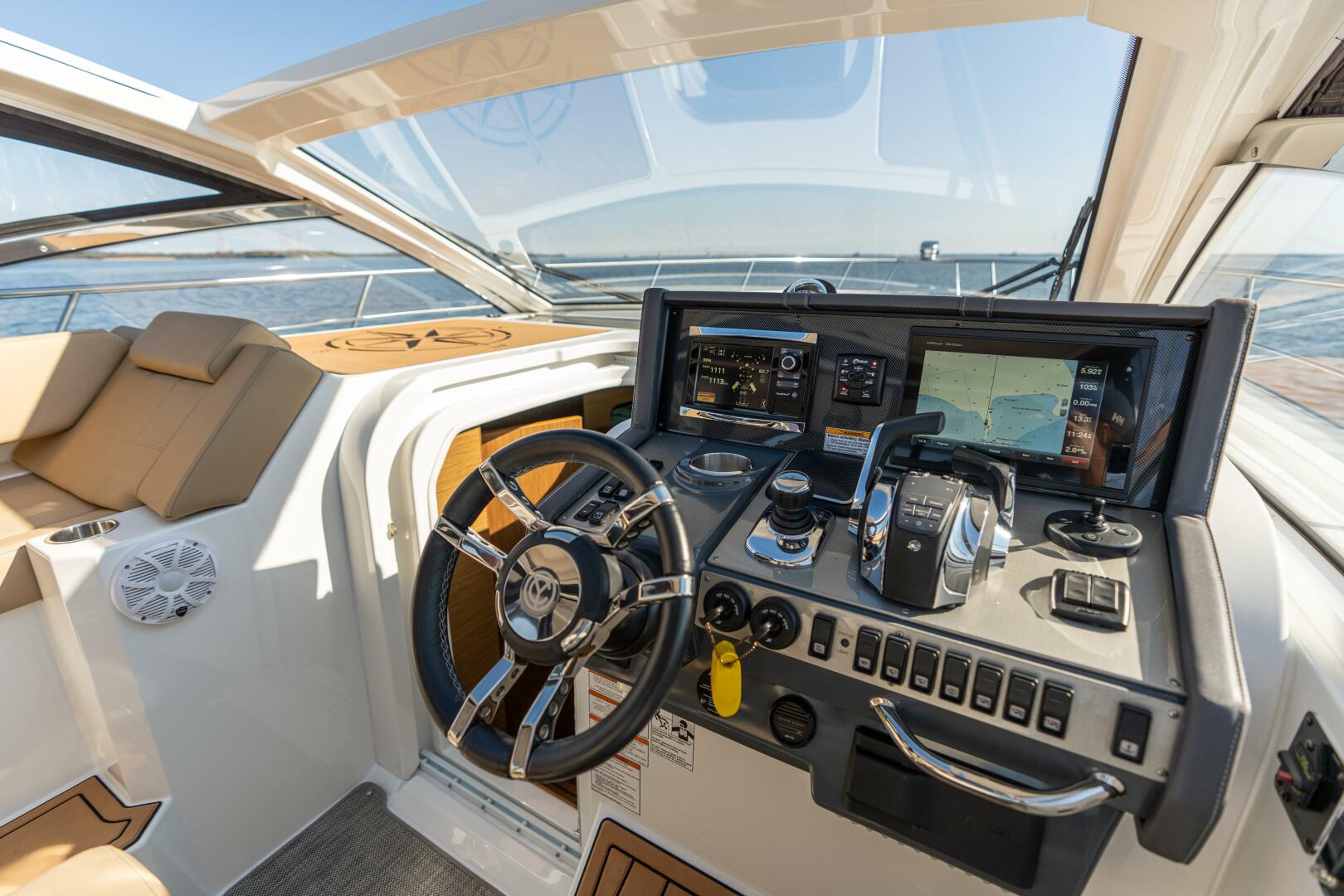 Slide: The Image of Cruisers Yachts 390 Express Coupe 2017 - 4792321