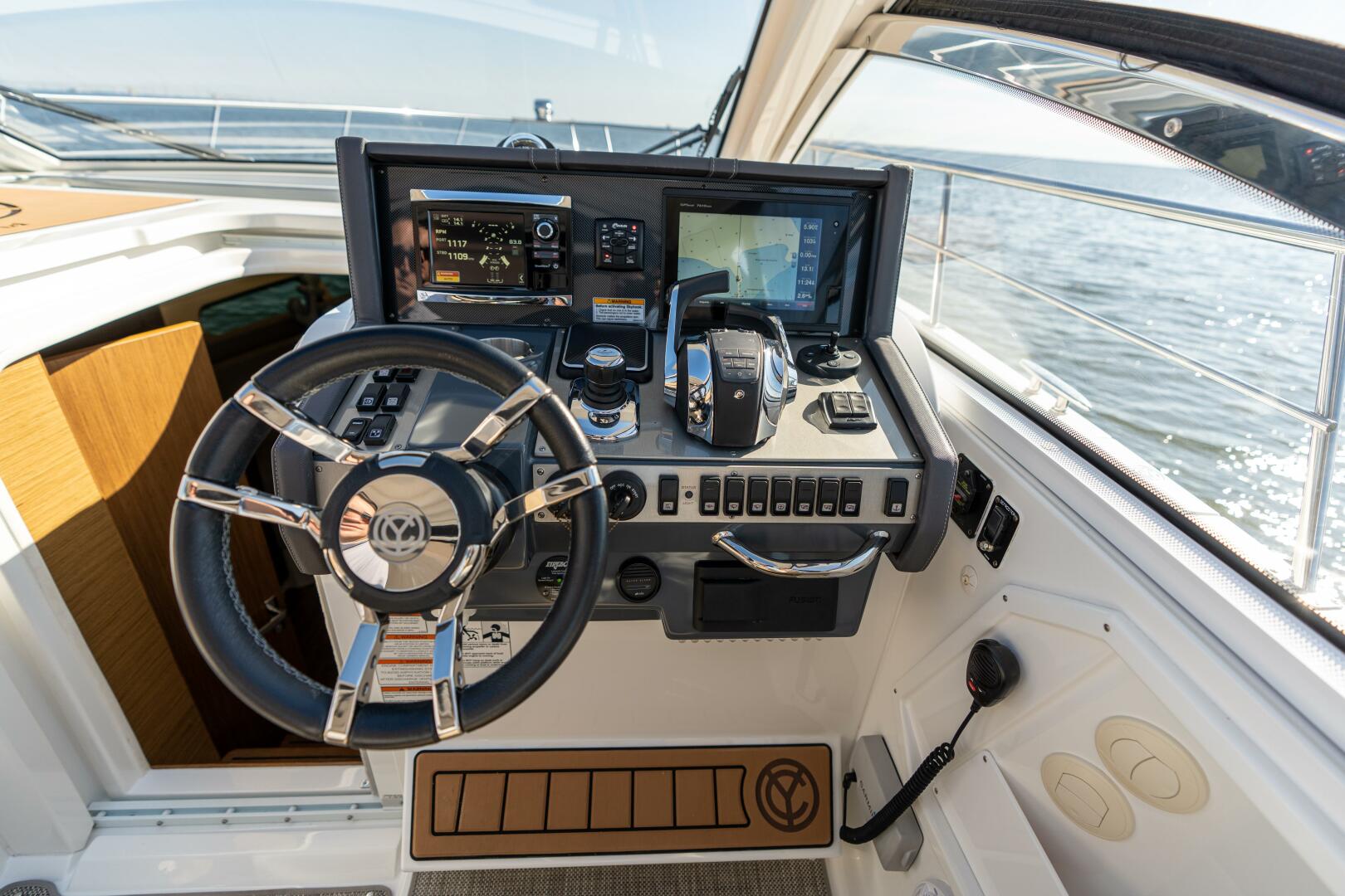 Slide: The Image of Cruisers Yachts 390 Express Coupe 2017 - 4792325