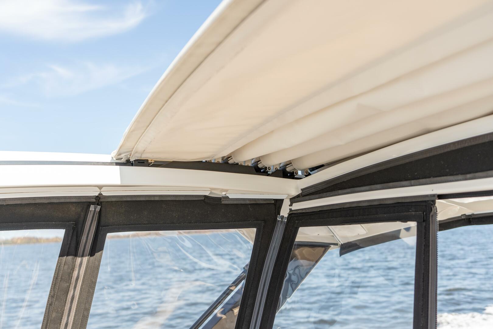 Slide: The Image of Cruisers Yachts 390 Express Coupe 2017 - 4792329