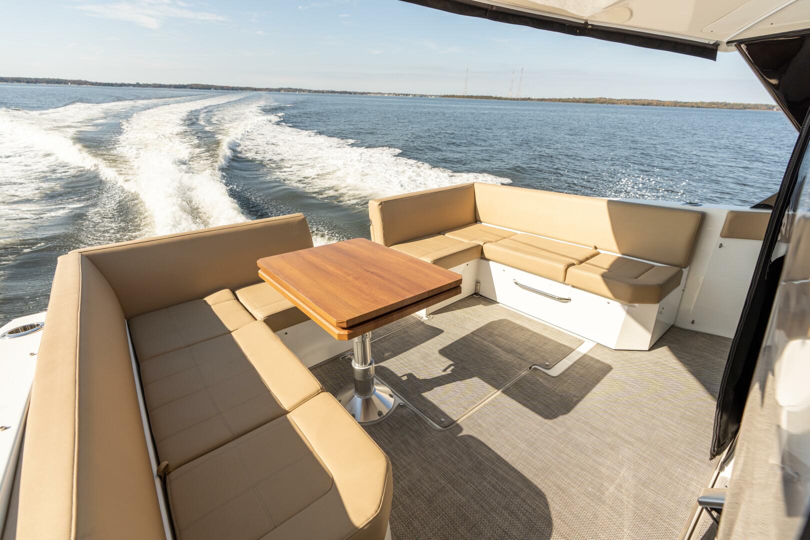 Slide: The Image of Cruisers Yachts 390 Express Coupe 2017 - 4792346