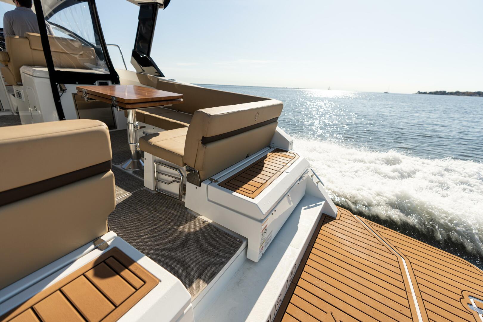 Slide: The Image of Cruisers Yachts 390 Express Coupe 2017 - 4792374