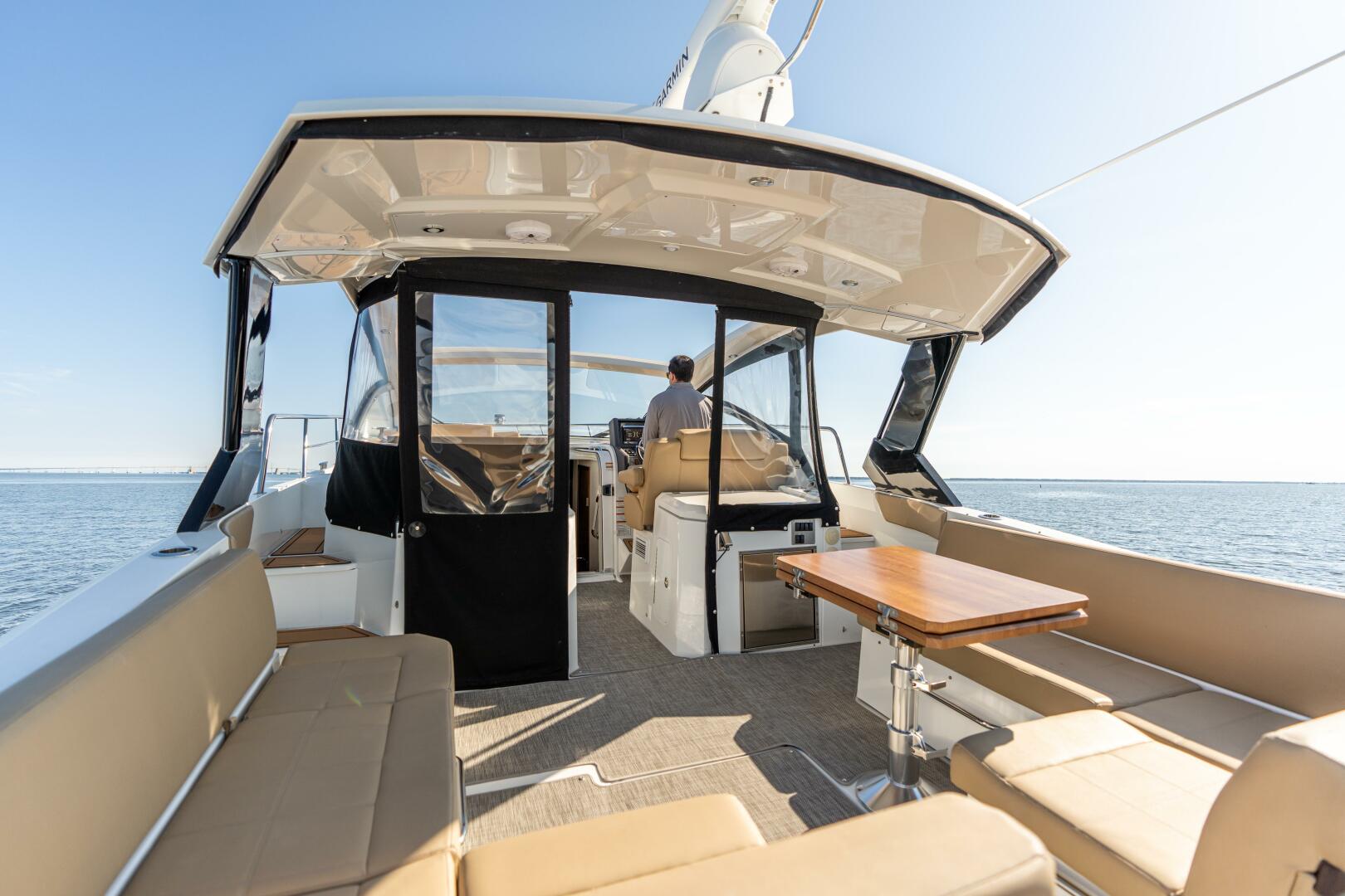 Slide: The Image of Cruisers Yachts 390 Express Coupe 2017 - 4792379