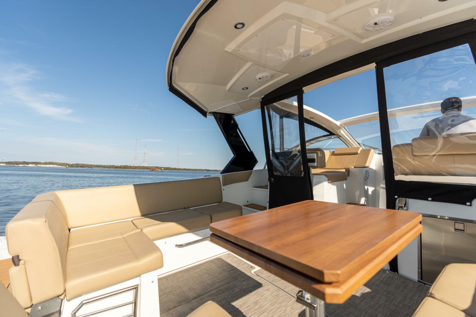 Slide: The Image of Cruisers Yachts 390 Express Coupe 2017 - 4792393