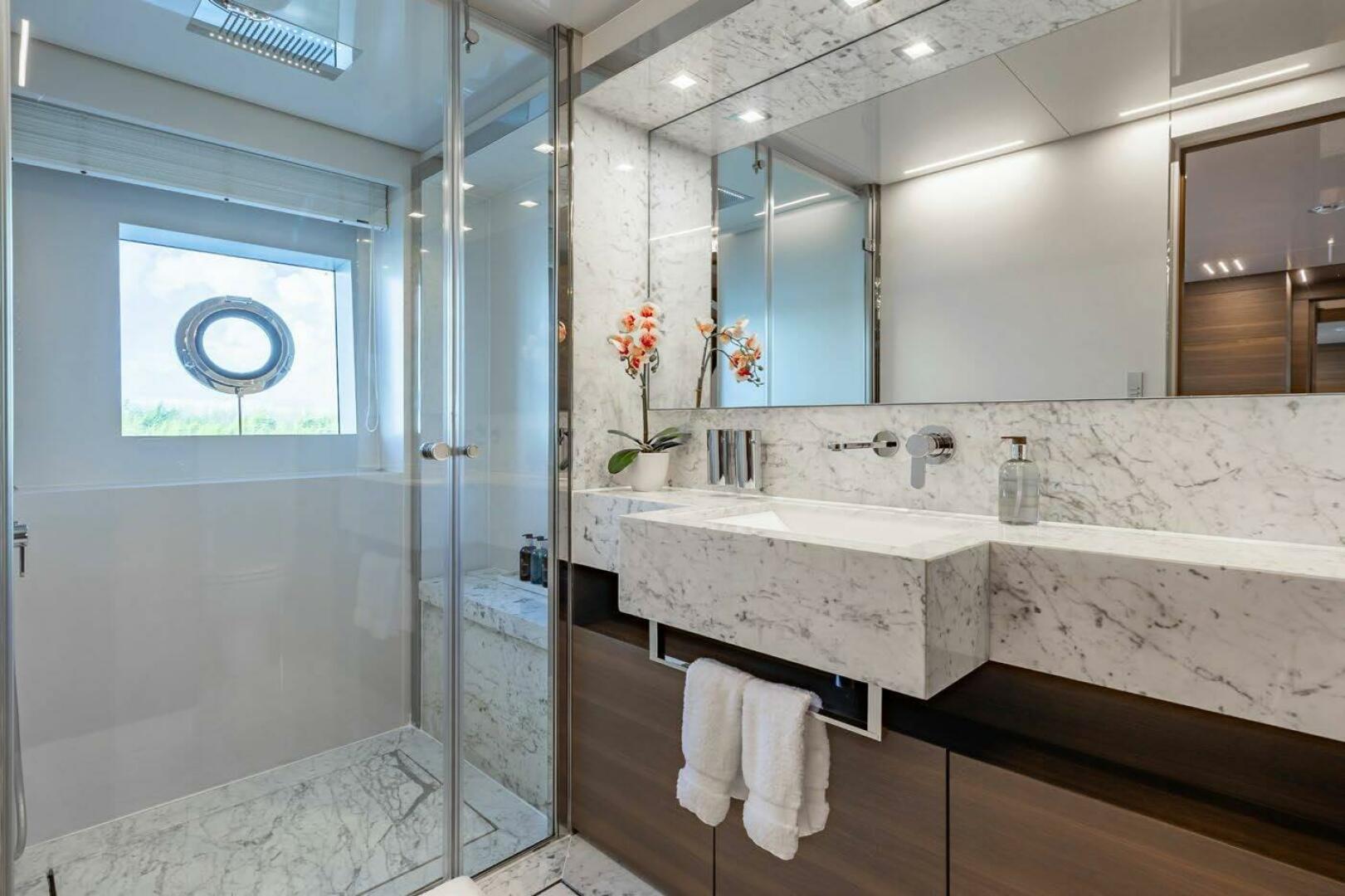 Slide: The Image of VIP Ensuite Bathroom - 4172703