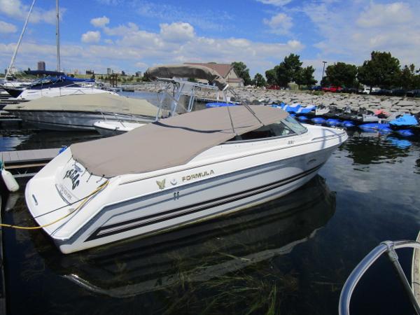 Slide: The Image of 2000 Formula 280 SS boat docked at a marina. - 1