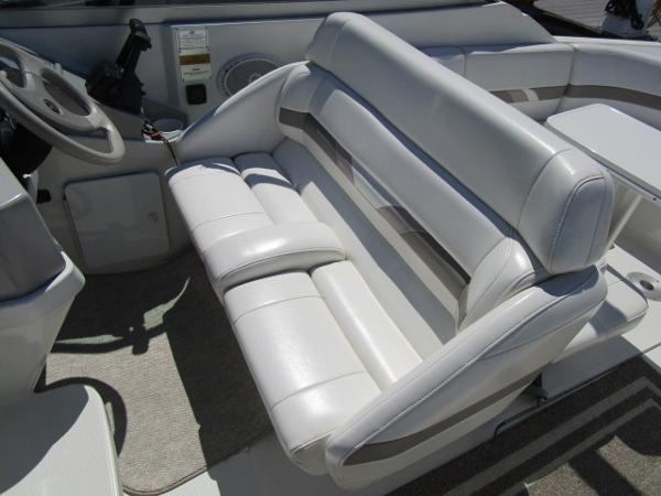 Slide: The Image of 2000 Formula 280 SS boat interior with white leather seating. - 6