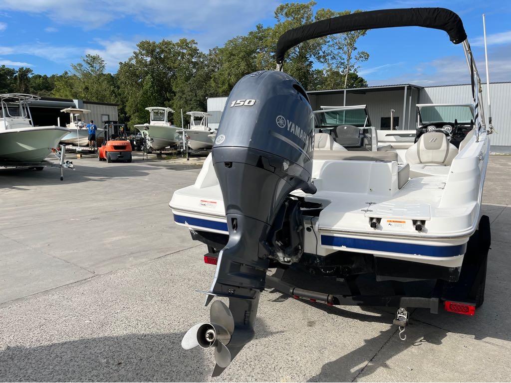 Slide: The Image of 2020 Four Winns HD 200 OB boat with Yamaha 150 outboard motor in a marina. - 30