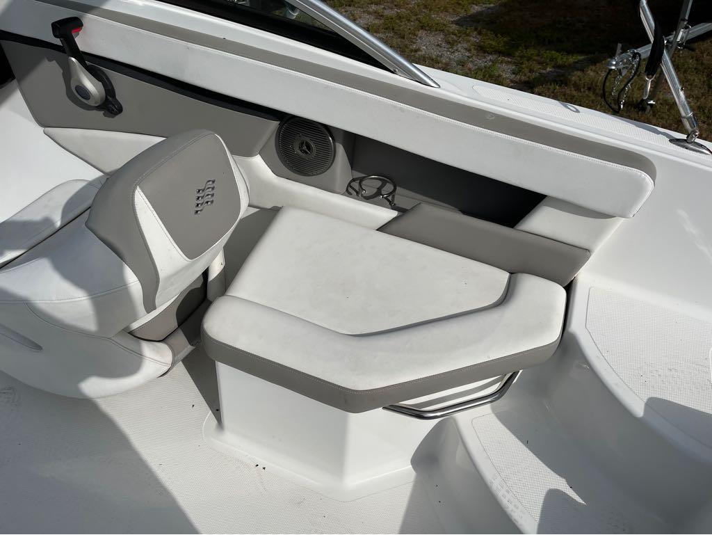 Slide: The Image of 2020 Four Winns HD 200 OB boat interior seating and controls. - 9