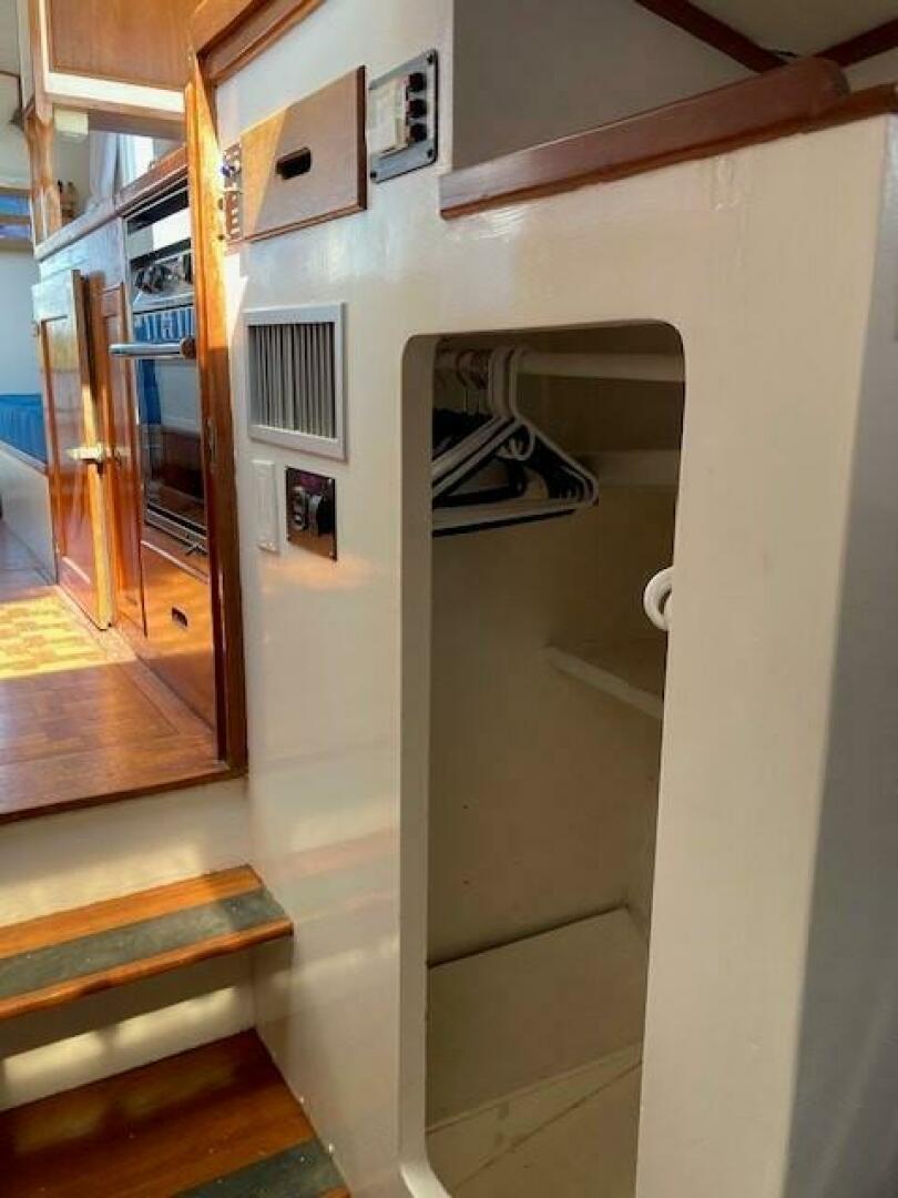Slide: The Image of Grand Banks 32 Sedan Trawler 1977 - 5146380
