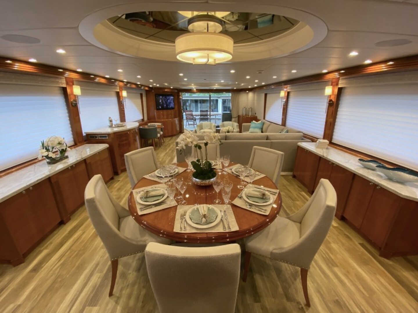 Slide: The Image of Formal Dining  - 3947232