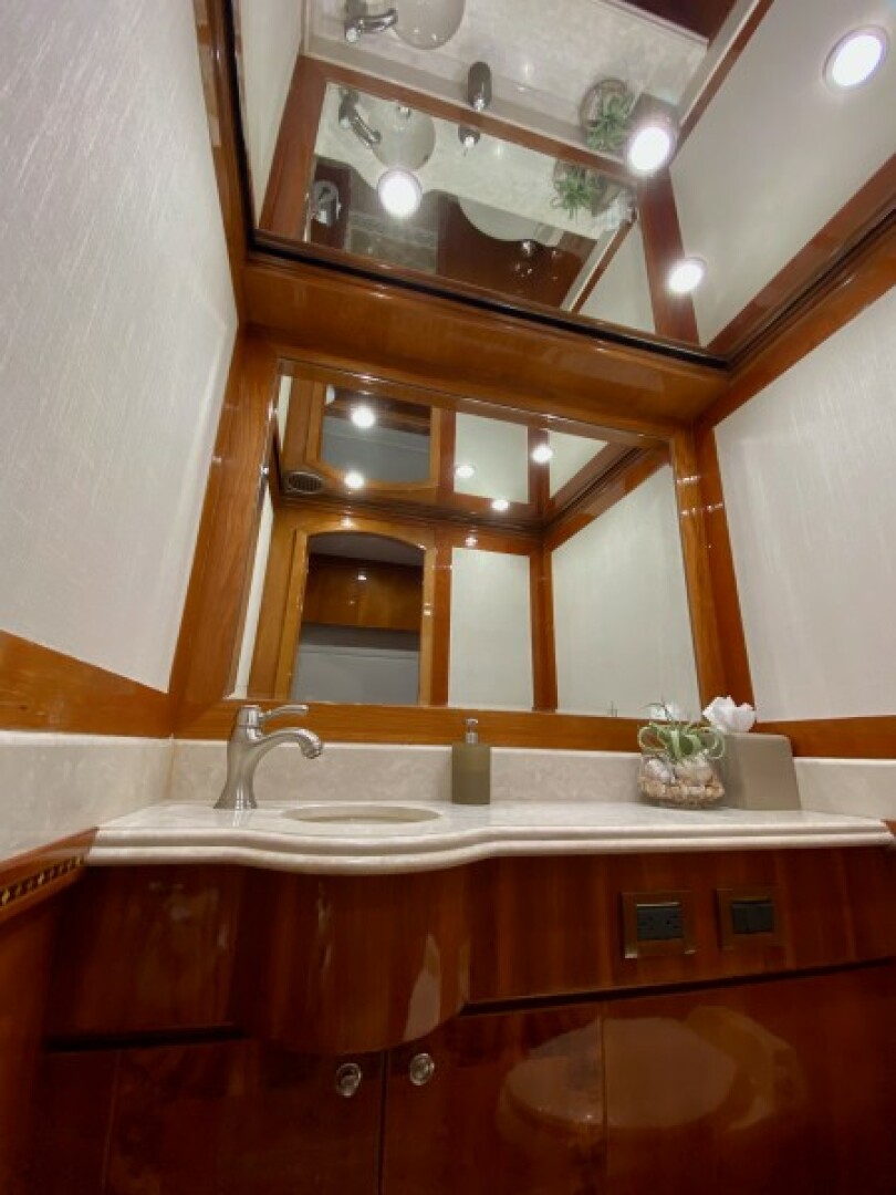 Slide: The Image of Dayhead/ Powder Room  - 3947237