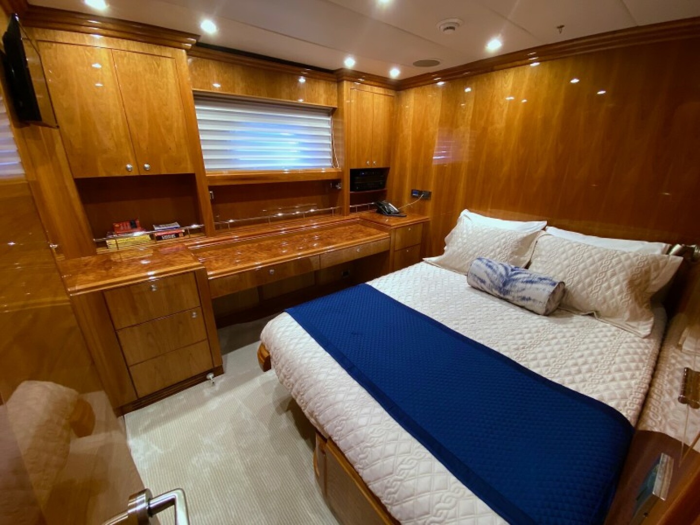 Slide: The Image of Queen Cabin/ Study - 3947258