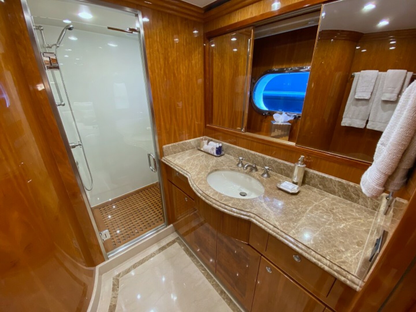 Slide: The Image of Twin Cabin Bathroom - 3947265