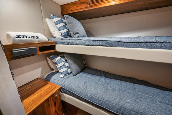 Slide: The Image of Hatteras 59 Ziggy - Guest Stateroom - 12