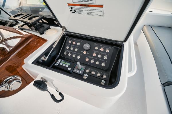 Slide: The Image of Hatteras 59 Ziggy - Exterior Flybridge - 24