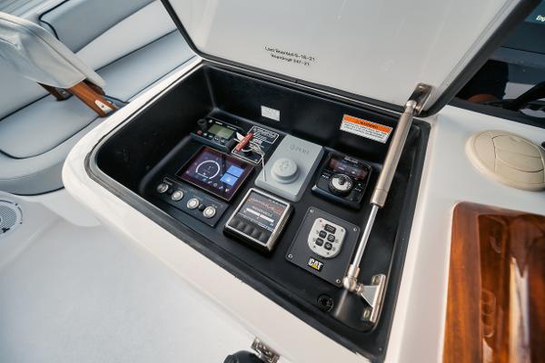 Slide: The Image of Hatteras 59 Ziggy - Exterior Flybridge - 25