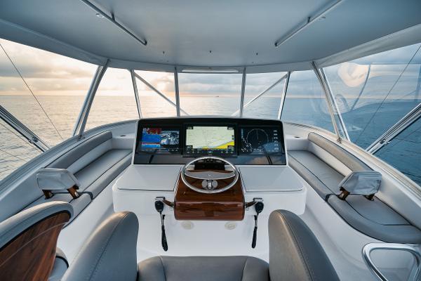 Slide: The Image of Hatteras 59 Ziggy - Exterior Flybridge - 26