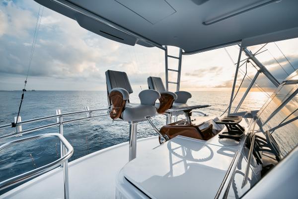 Slide: The Image of Hatteras 59 Ziggy - Exterior Flybridge - 30