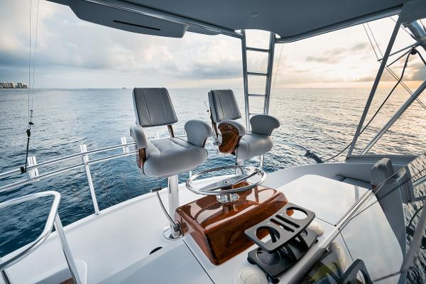 Slide: The Image of Hatteras 59 Ziggy - Exterior Flybridge - 31