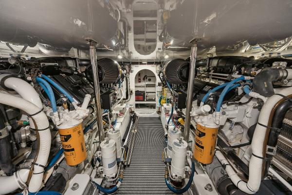 Slide: The Image of Hatteras 59 Ziggy - Engine Room - 40
