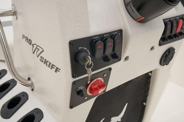 Slide: The Image of Mako Pro Skiff 17 CC 2024 - 23