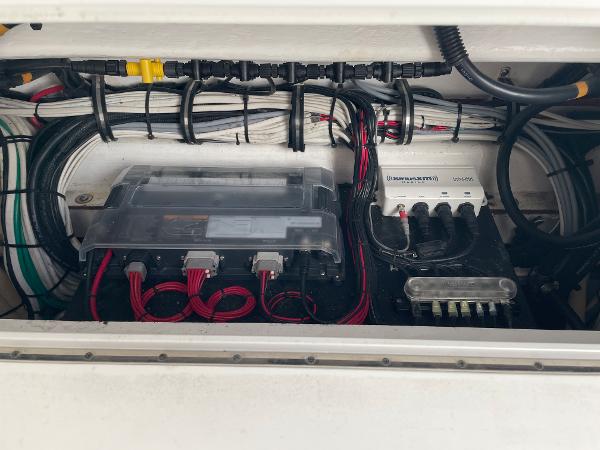 Slide: The Image of Electrical system of a 2021 Onslow Bay 41 Tournament Edition boat. - 21
