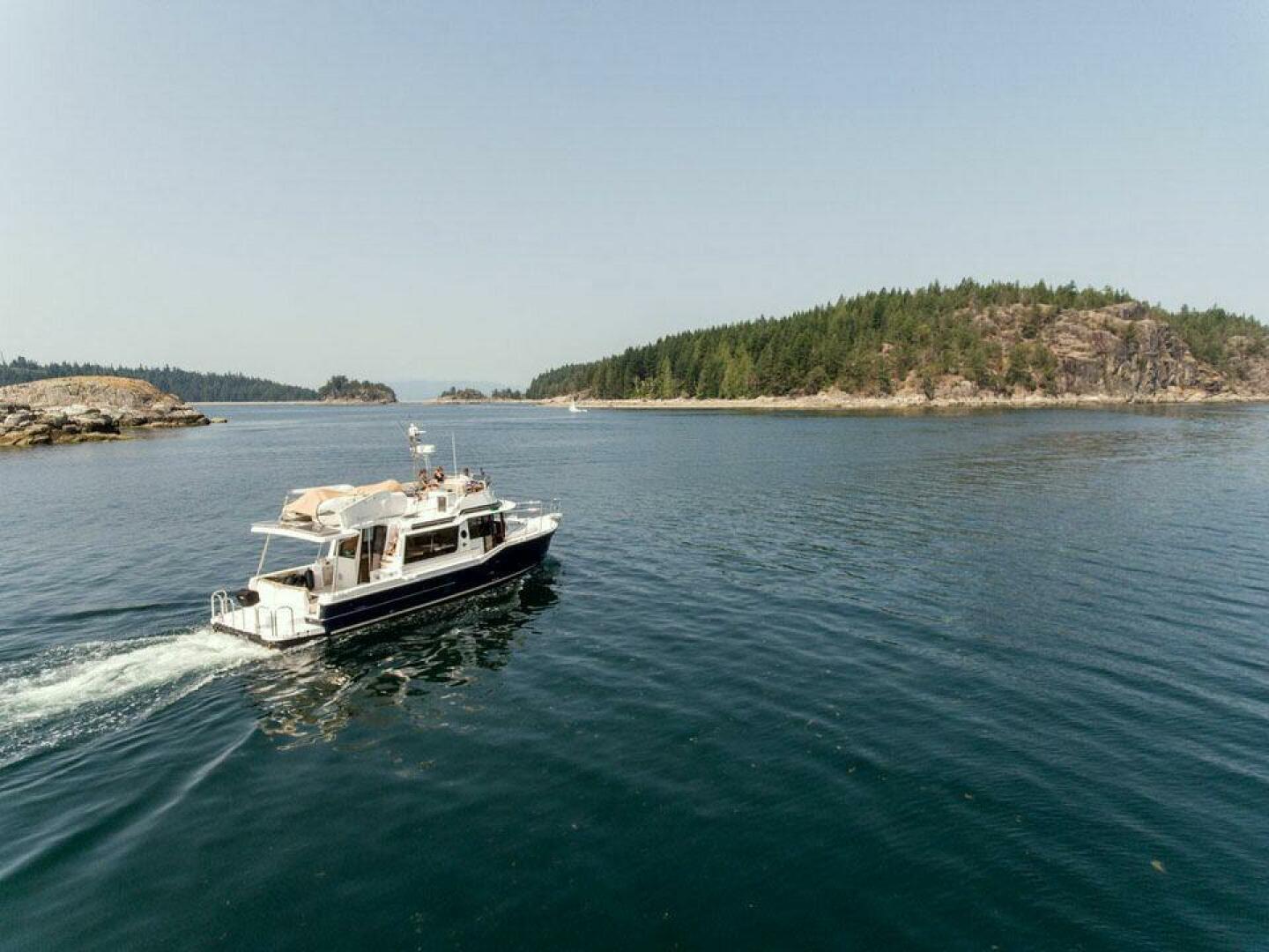 Slide: The Image of Ranger Tugs R-43 Command Bridge 2026 - 5160216