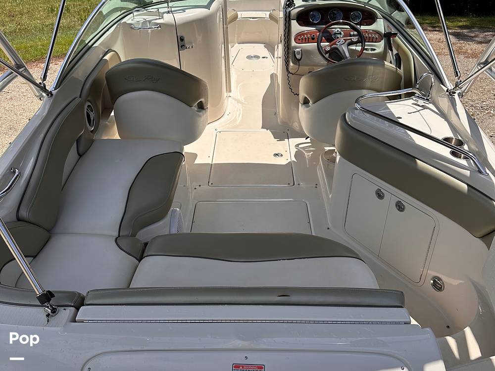 Slide: The Image of Sea Ray 240 SunDeck 2006 - 14648841
