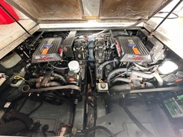 Slide: The Image of 1998 Sea Ray 290 Sundancer engine compartment with twin 5.7L MerCruiser engines. - 21