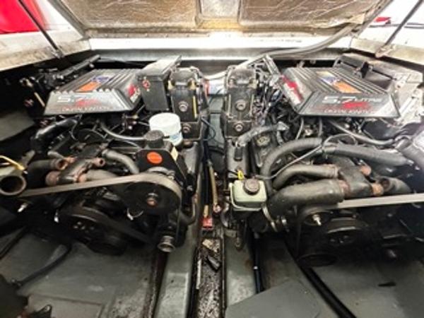 Slide: The Image of Twin engines of a 1998 Sea Ray 290 Sundancer boat. - 23