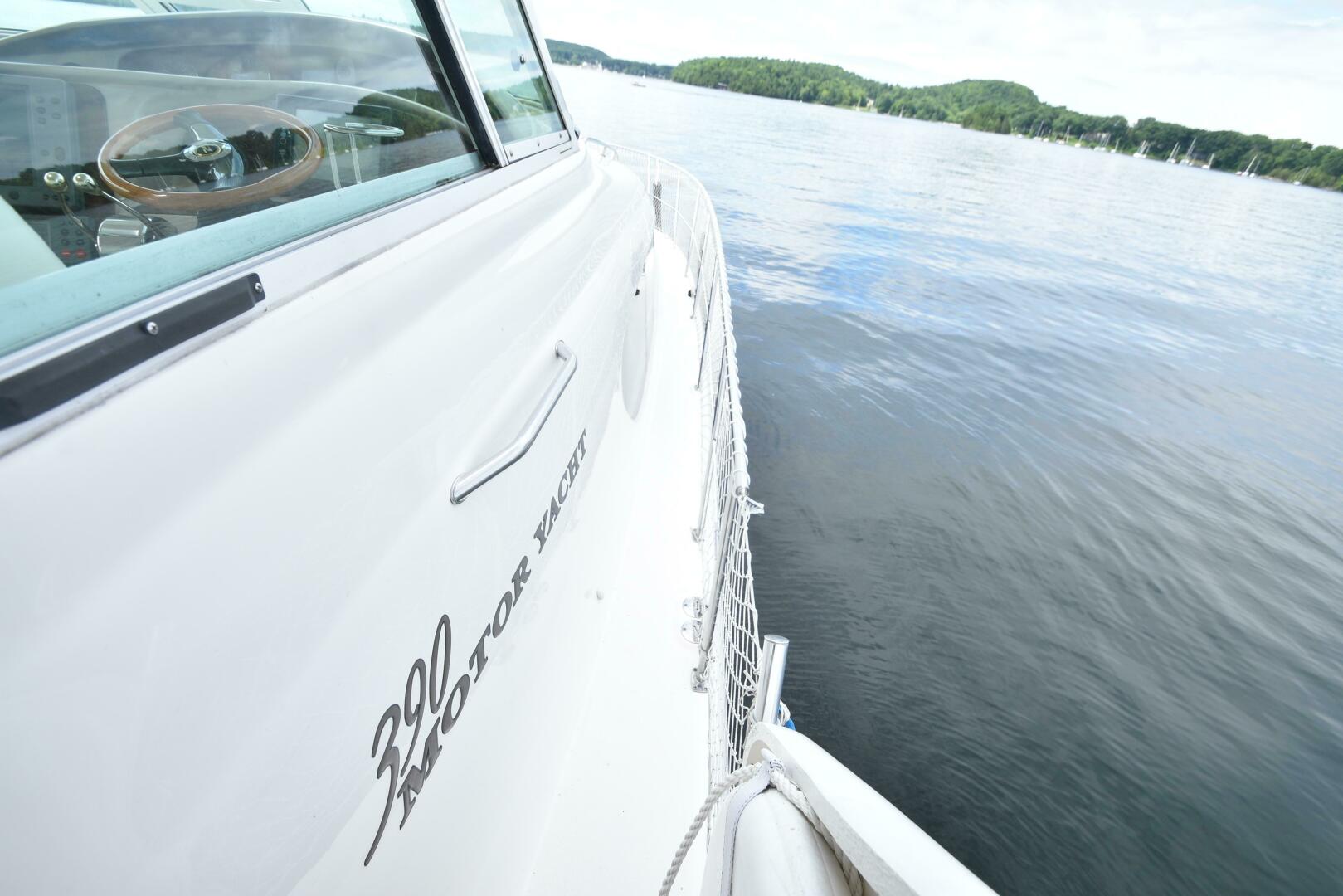 Slide: The Image of Sea Ray 390 Motor Yacht 2003 - 4505795
