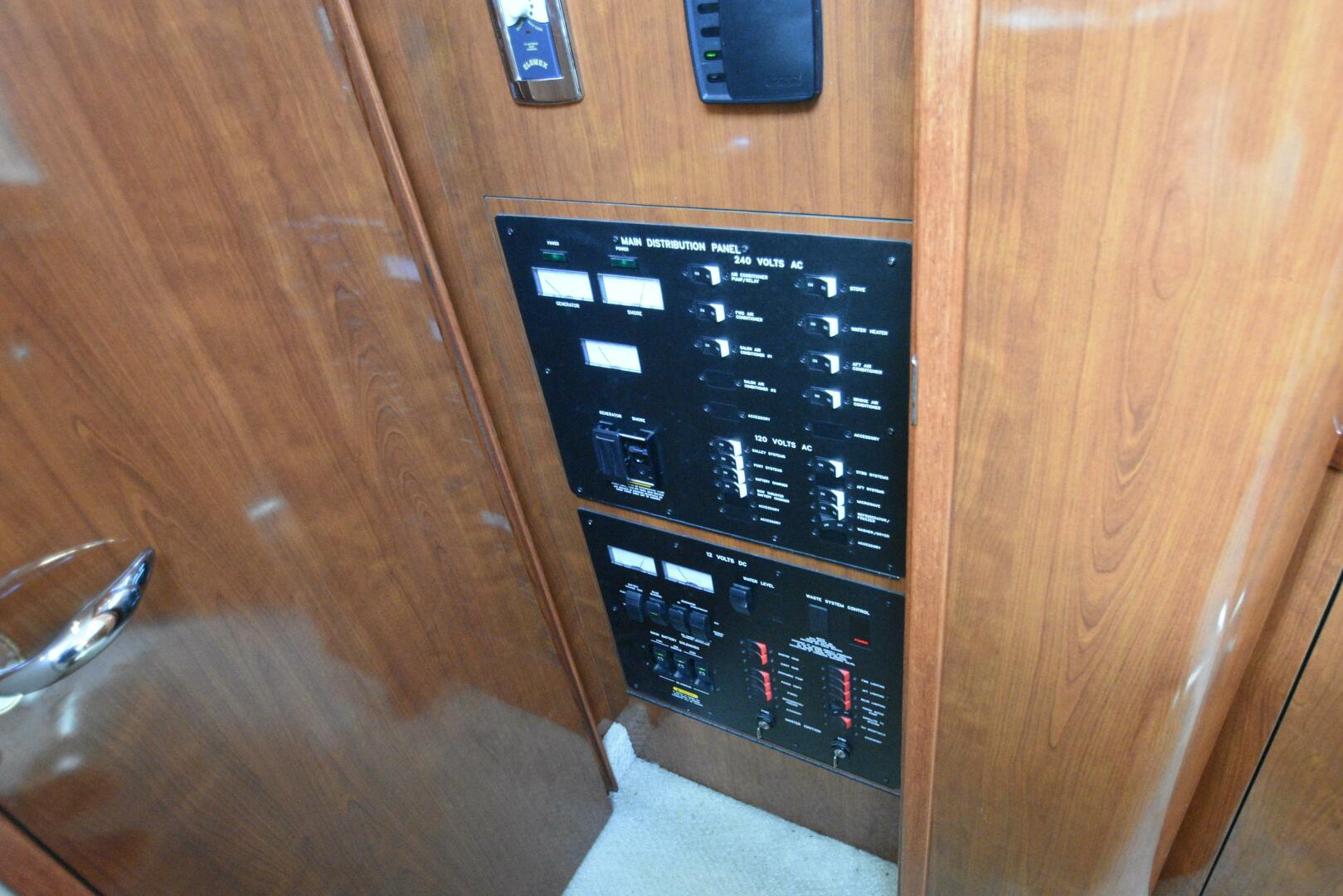 Slide: The Image of Sea Ray 390 Motor Yacht 2003 - 4505806