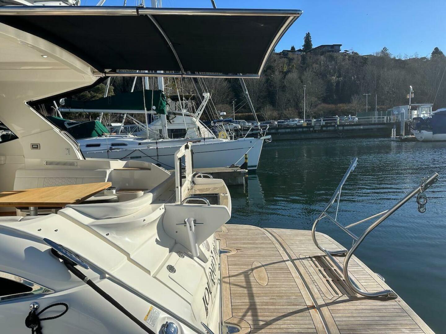 Slide: The Image of Sea Ray Sundancer 350 Coupe 2018 - 4972905
